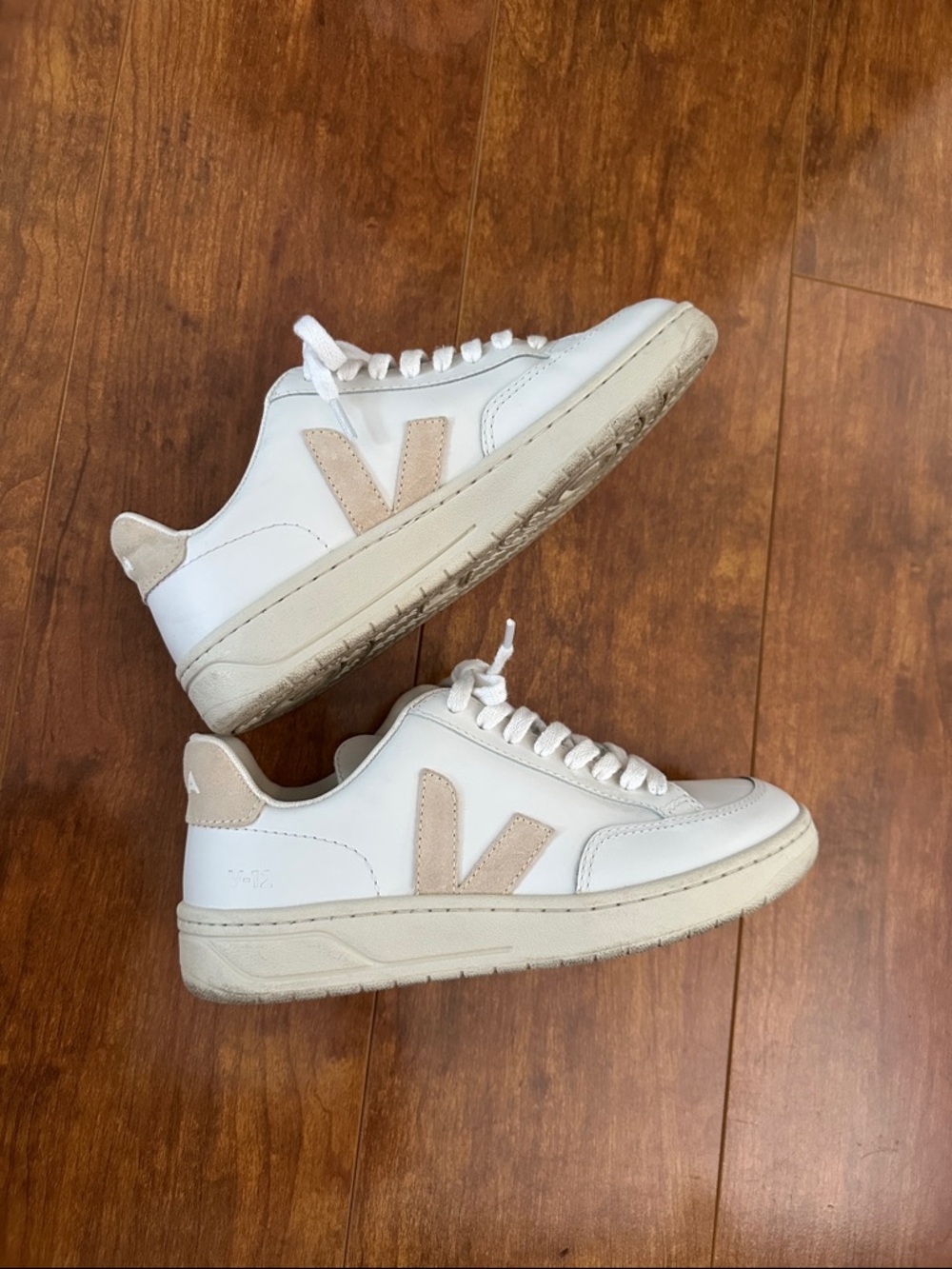 Veja V-12 White Leather Low-Top Sneakers size UK 37 US 6